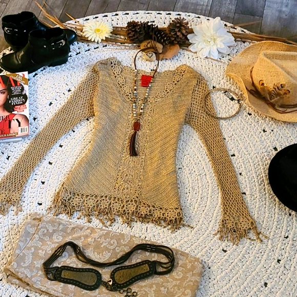 NWOT NEW GOLD SHIMMER CROCHET FRINGE SMALL SWEATER - Picture 1 of 16